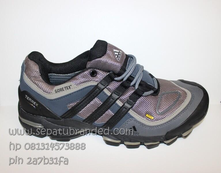 sepatu adidas glide,vans,macbeth,puma,nike,converse,toms,reebok,zara,asics tiger