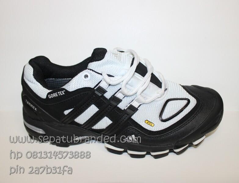 sepatu adidas glide,vans,macbeth,puma,nike,converse,toms,reebok,zara,asics tiger