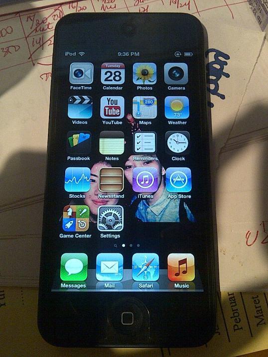 JUAL: iPod Touch 5 th Gen 64gb BLACK SECOND LIKE NEW MURAH LOKASI JAKARTA