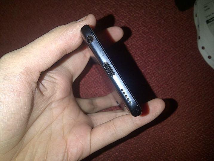 JUAL: iPod Touch 5 th Gen 64gb BLACK SECOND LIKE NEW MURAH LOKASI JAKARTA