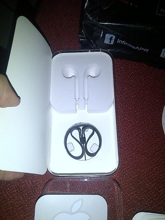 JUAL: iPod Touch 5 th Gen 64gb BLACK SECOND LIKE NEW MURAH LOKASI JAKARTA