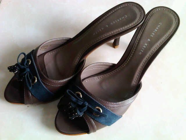 Jual Sepatu dan sandal Charles & Keith Original Murah! Ready stock