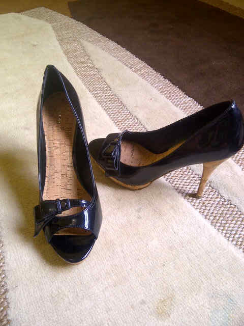 Jual Sepatu dan sandal Charles & Keith Original Murah! Ready stock