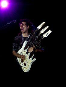 5 Gitarist Terbaik Menurut Skill