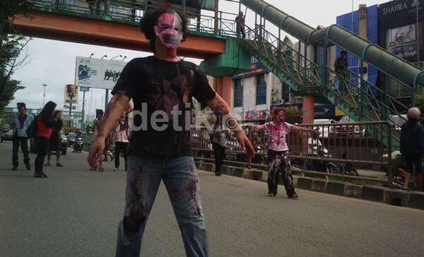 Parade Zombie Peringati 7 Tahun Lumpur Lapindo