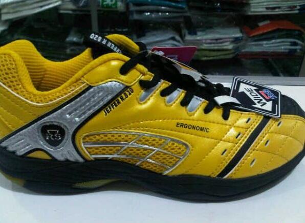 SEPATU BADMINTON BULUTANGKIS RS JEFFER R 820 YELLOW
