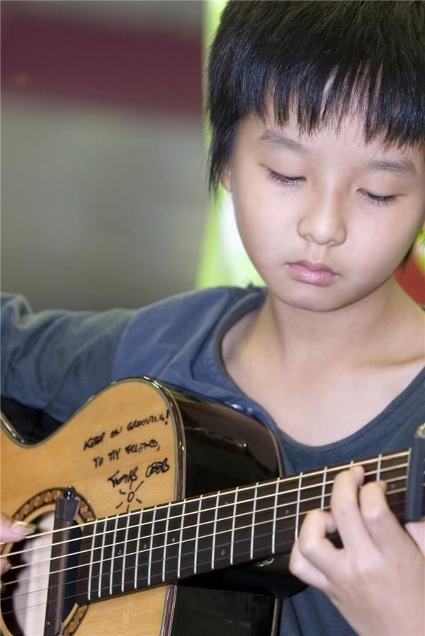 20 tips bermain gitar akustik untuk pemula