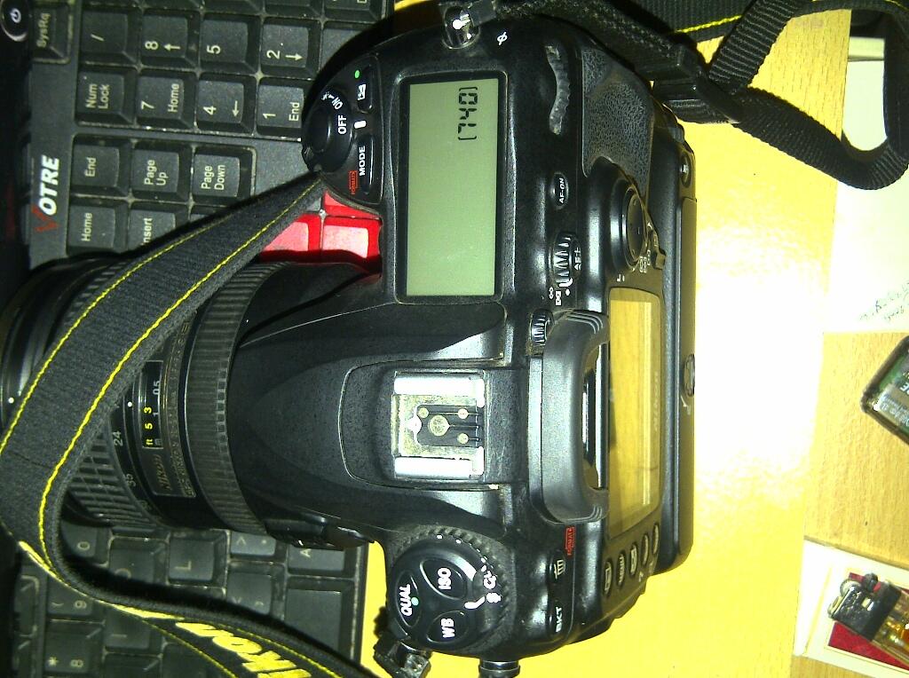 Kamera Nikon D200 + BG Ori Jos gandos