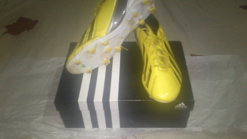 (Sepatu Bola) Adidas F10 TRX FG
