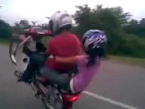 Fenomena Motor Goyang : Pacaran Diatas Motor..Awas Kebablasan gan!! &#91;pict 18+&#93;