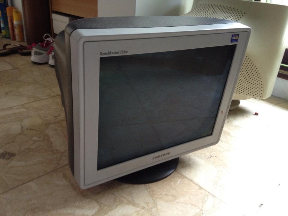 PC MONITOR Komputer SAMSUNG BEKAS... KONDISI masi bagus 90%.,JUAL RUGI & MURAH !!