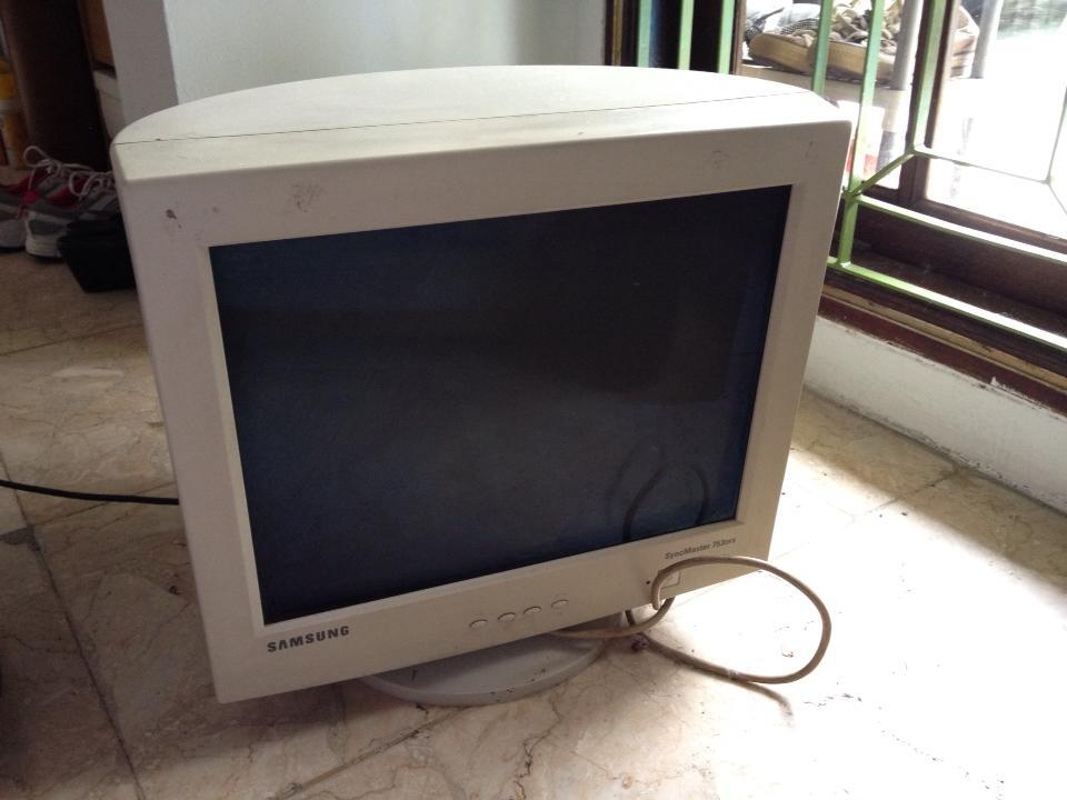 PC MONITOR Komputer SAMSUNG BEKAS... KONDISI masi bagus 90%.,JUAL RUGI & MURAH !!