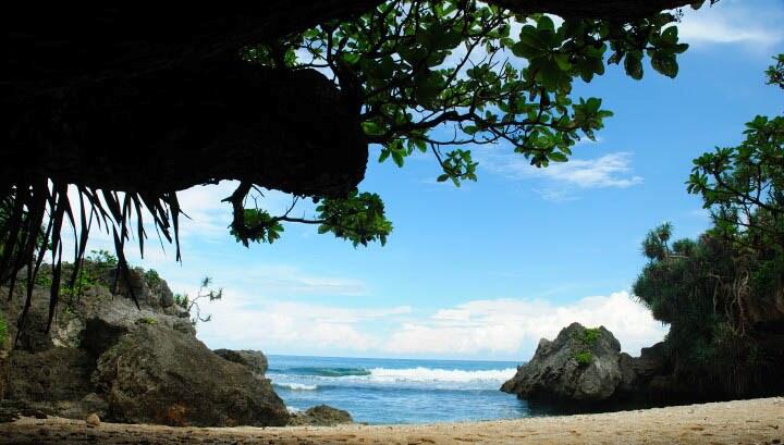 Pantai Lolang , Gunung Kidul - Yogyakarta 