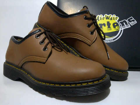 SEPATU DR. MARTENS & DR. FARIS