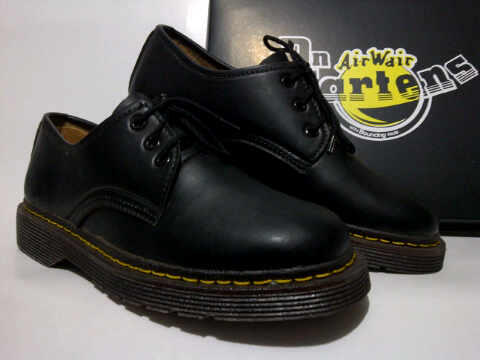 SEPATU DR. MARTENS & DR. FARIS