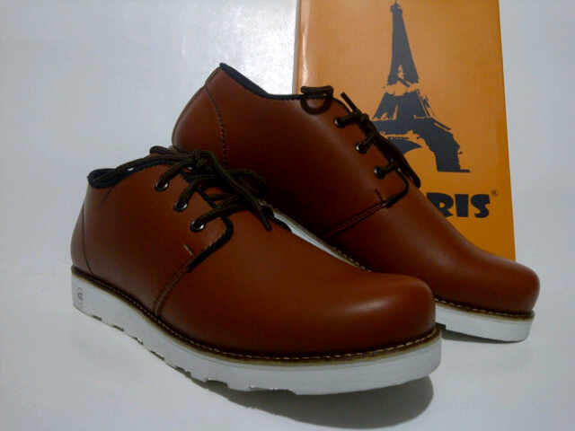 SEPATU DR. MARTENS & DR. FARIS