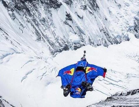 Pertama Kali di Dunia, Terjun Payung dari Everest