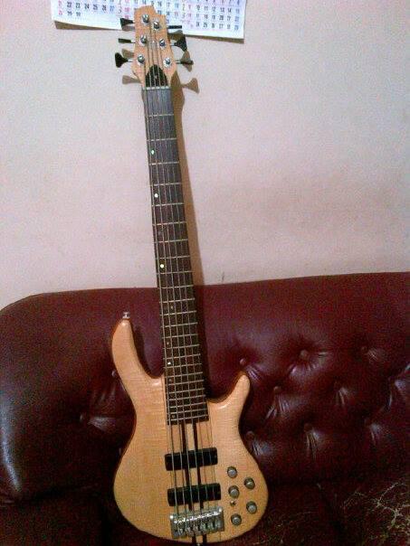 Bass Elektrik Cort Artisan A6