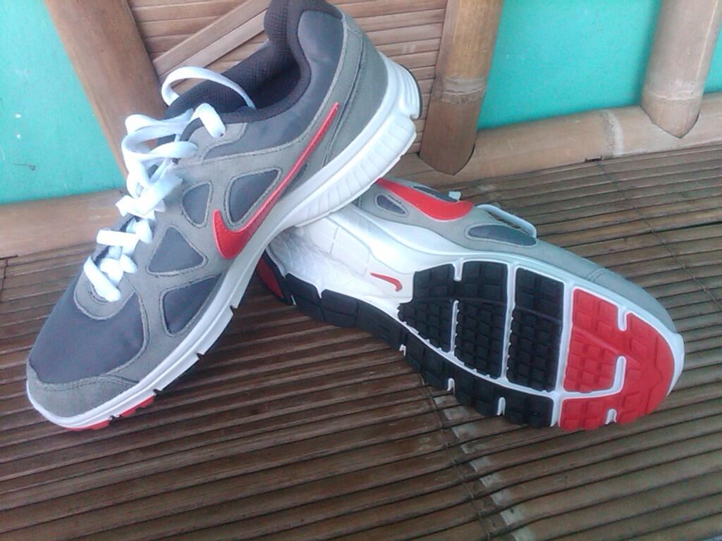 sepatu nike running original size terbatas (nga ori uang kembali)