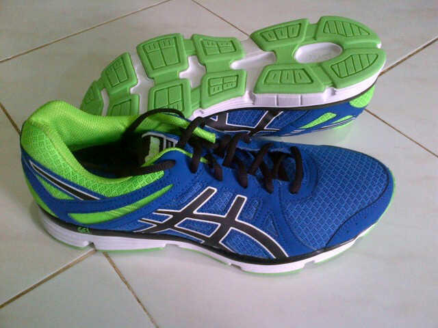 sepatu running asics original new size terbatas (nga ori uang kembali)