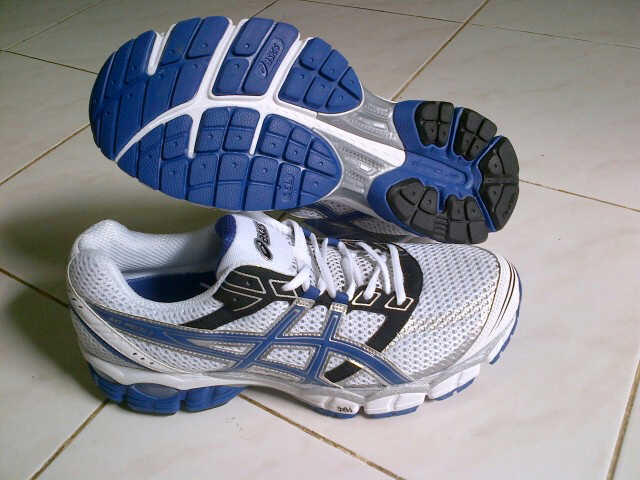 sepatu running asics original new size terbatas (nga ori uang kembali)