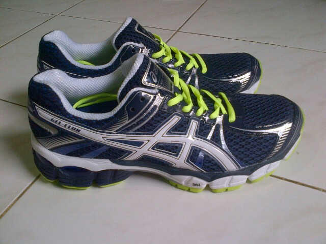 sepatu running asics original new size terbatas (nga ori uang kembali)