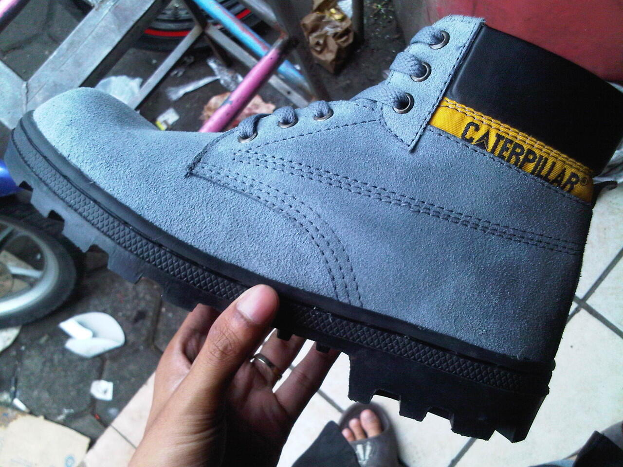 Sepatu dr. Becco boots dan caterpillar