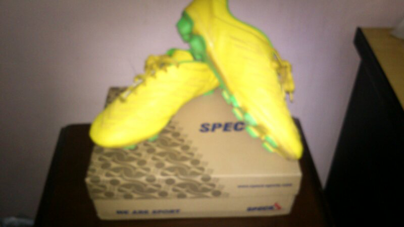 (Sepatu Bola)Specs Swervo Boa