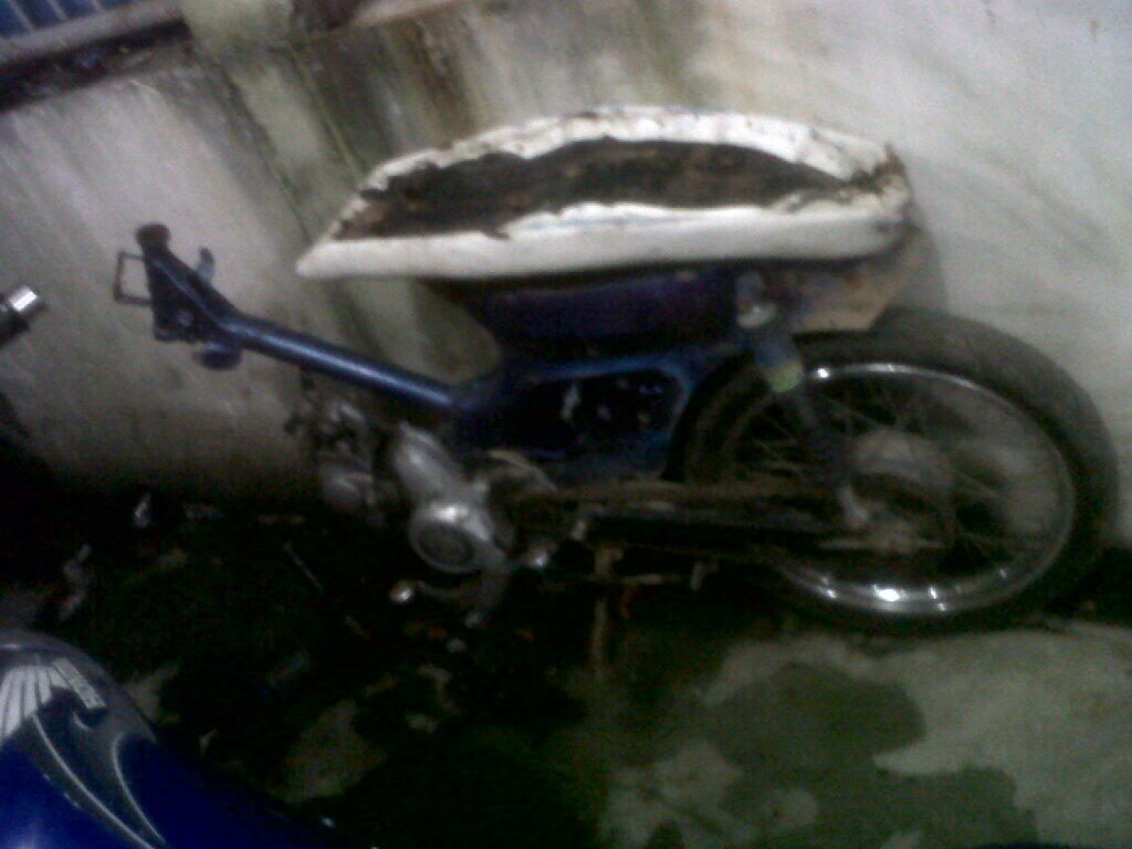 Honda bebek 70" 1979, plat D bandung.Stnk bpkb lengkap. murmer aja--- uda modif
