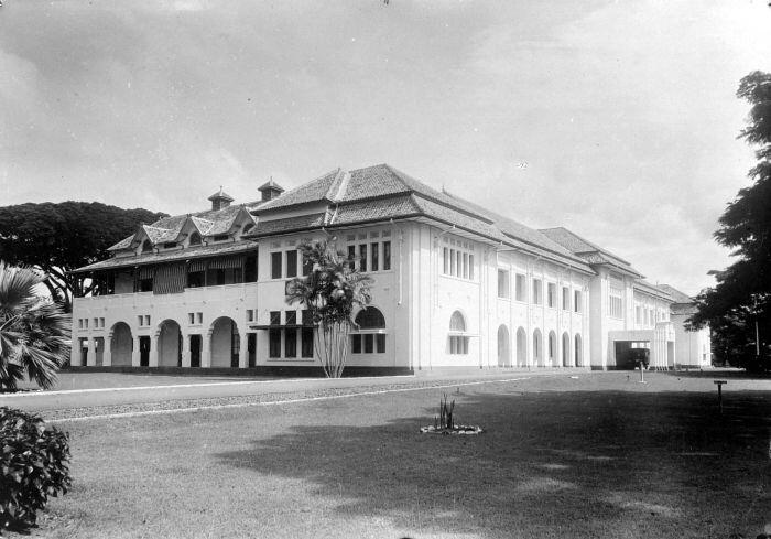 Bangunan Peninggalan Kolonial Belanda di Jakarta With PIC