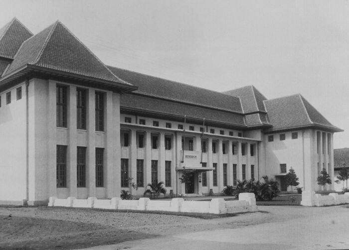 Bangunan Peninggalan Kolonial Belanda di Jakarta With PIC