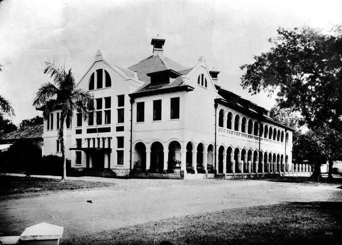 Bangunan Peninggalan Kolonial Belanda di Jakarta With PIC