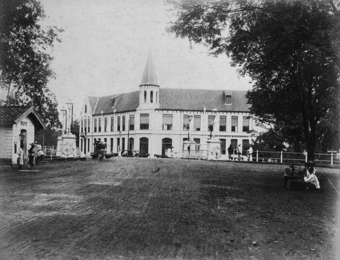 Bangunan Peninggalan Kolonial Belanda di Jakarta With PIC