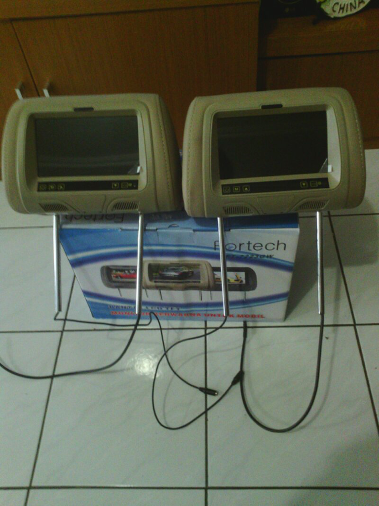 dijual headrest + tv tuner fortech