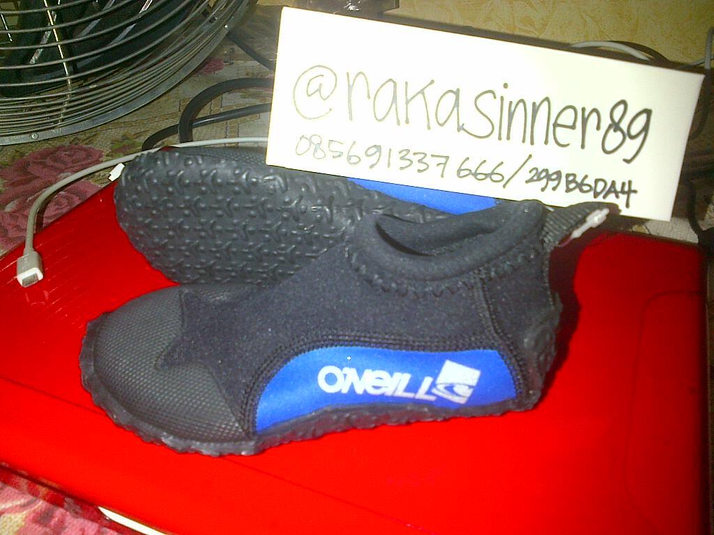 O'Neill Water Shoes - Kids Reactor Reef Boot Color: Black/Pacific Blue Size XS