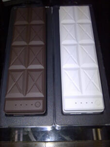 power bank bentuk coklat 12000 mAh