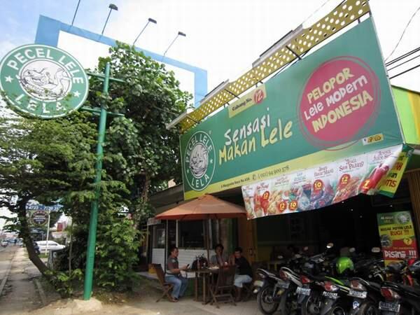 Apes, Sepeda Motor Ditukar Pecel Lele