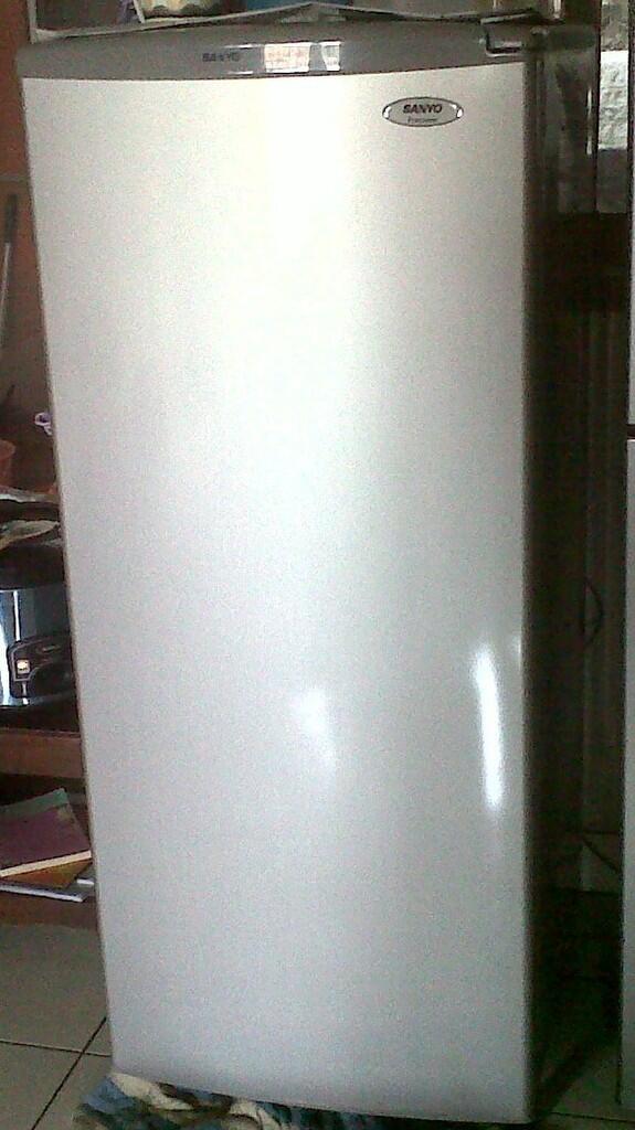 FREEZER SANYO 6 RAK MURAAAAAH PISAN!!!
