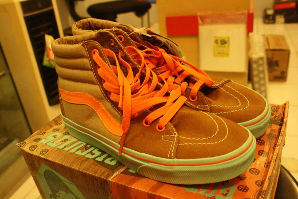 WTS Vans pearl jam and gorrila biscuits BU