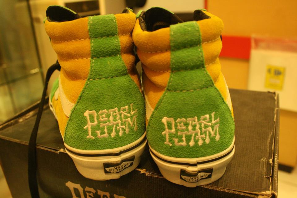 WTS Vans pearl jam and gorrila biscuits BU