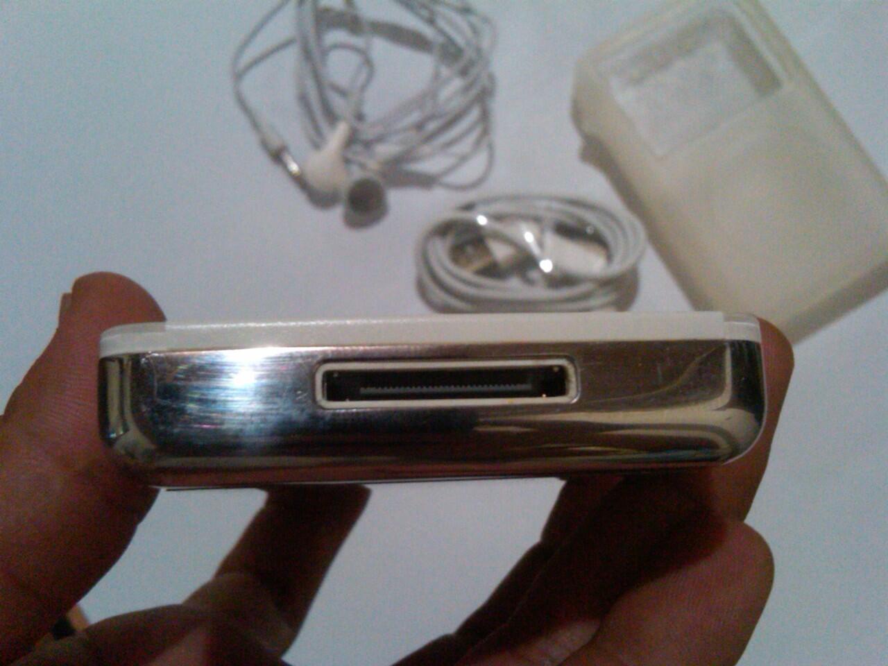 Ipod classic 5th gen 60gb putih mulus