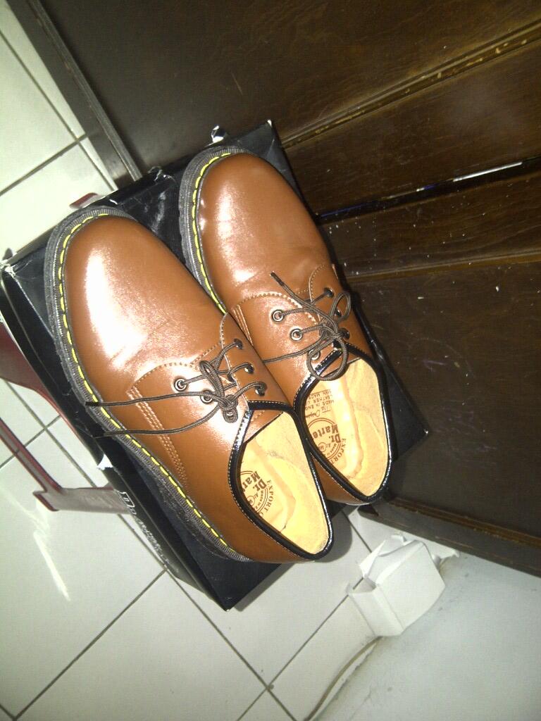 *****WTS DOCMART 3HOLE KWSUPER SECOND 99% MASIH MULUS*****