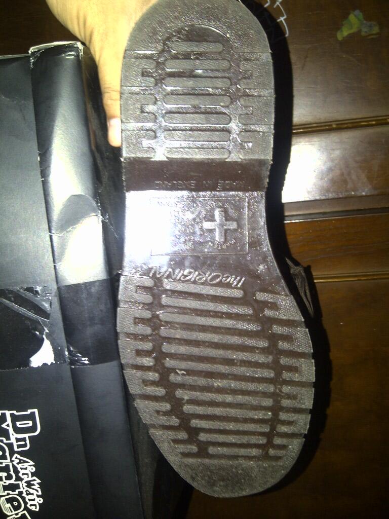 *****WTS DOCMART 3HOLE KWSUPER SECOND 99% MASIH MULUS*****