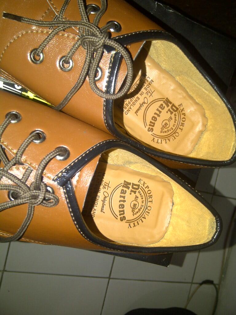 *****WTS DOCMART 3HOLE KWSUPER SECOND 99% MASIH MULUS*****