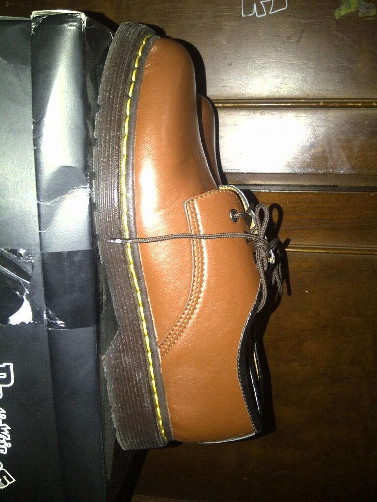 *****WTS DOCMART 3HOLE KWSUPER SECOND 99% MASIH MULUS*****