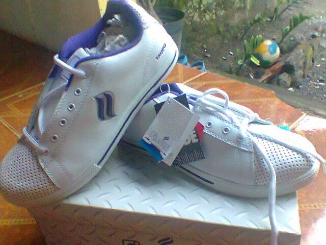 Sepatu Ardiles dan Finotti