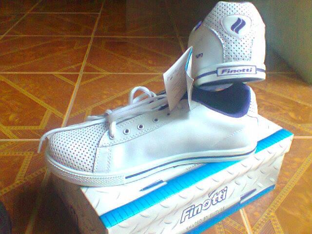 Sepatu Ardiles dan Finotti
