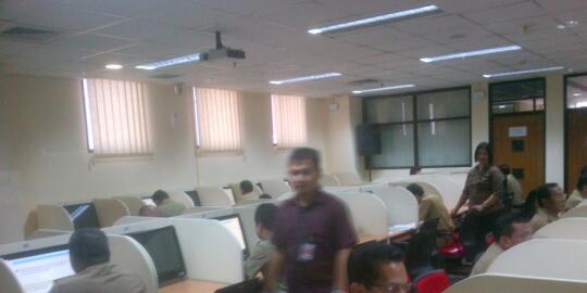 6 Aksi anggota DPRD DKI Taufiqurrahman kritik Jokowi