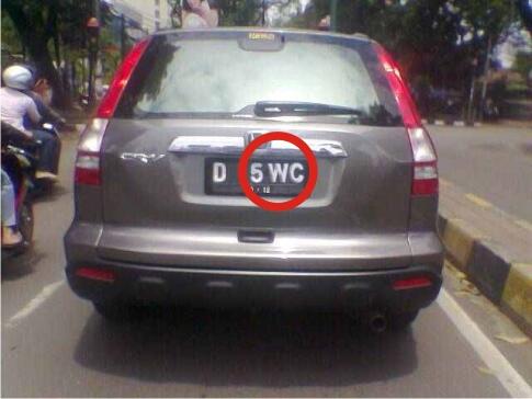 Beginilah jika mobil ada WC nya