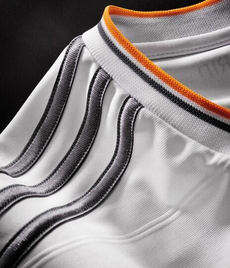 Kostum Real Madrid Akan Berhias Sponsor Baru